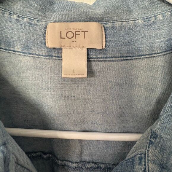 LOFT Embellished Chambray Button Down Shirt Women’s Large - Picture 3 of 9